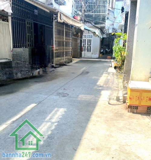 CHỈ 5,2 TỶ – NHÀ 2 MẶT HẺM 3 GÁC – GẦN HẺM XE TẢI – LẠC LONG QUÂN, Q.TÂN BÌNH -Căn nhà nhỏ xinh nằm ngay vị trí trung tâm, thuận tiện di chuyển khắp các quận.