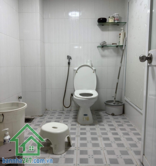 MTKD ĐƯỜNG NHỰA 16M – NGÃ TƯ BỐN XÃ – VỊ TRÍ VÀNG TÂN PHÚ DT: 73m² (4 x 18m) Nhà 1 trệt 1 lầu, 2PN, vào ở ngay, có sân phơi – sân để ô tô Đường rộng 16m, vỉa hè rộng rãi.