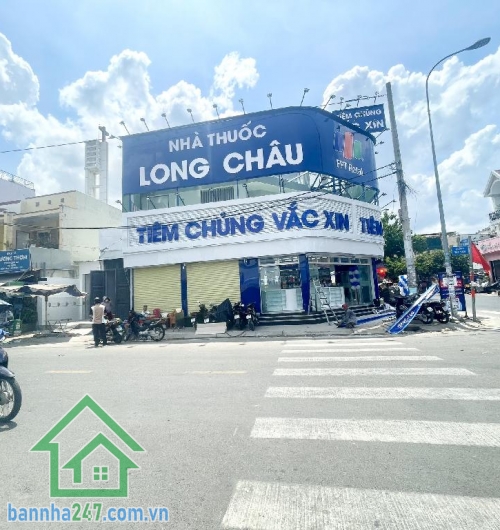 SỞ HỮU NGAY MẶT TIỀN KINH DOANH SẦM UẤT NHẤT TÂN PHÚ * DT: 69m² (4x17,4)m – vuông vức đẹp. * Nhà cấp 4, thích hợp xây mới theo nhu cầu. * Nằm ngay trục chính đường nhựa 13m, lề 3m. 