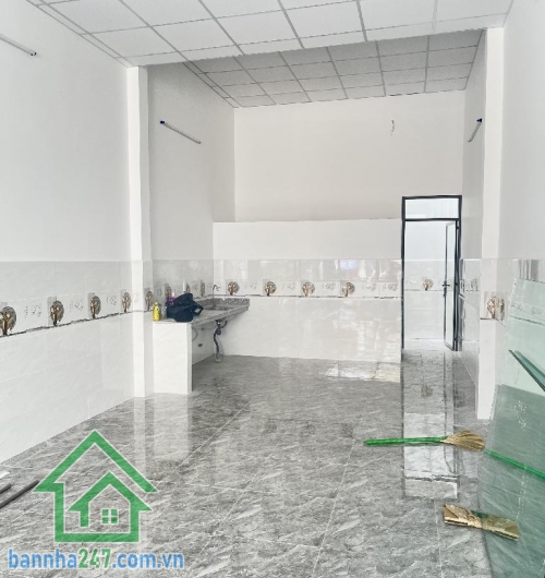SỞ HỮU NGAY MẶT TIỀN KINH DOANH SẦM UẤT NHẤT TÂN PHÚ * DT: 69m² (4x17,4)m – vuông vức đẹp. * Nhà cấp 4, thích hợp xây mới theo nhu cầu. * Nằm ngay trục chính đường nhựa 13m, lề 3m. 