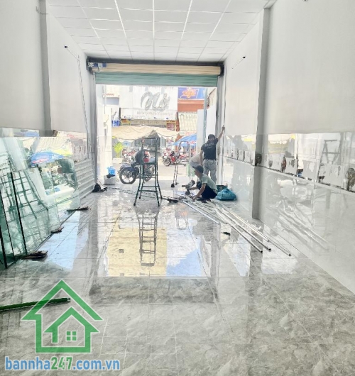 SỞ HỮU NGAY MẶT TIỀN KINH DOANH SẦM UẤT NHẤT TÂN PHÚ * DT: 69m² (4x17,4)m – vuông vức đẹp. * Nhà cấp 4, thích hợp xây mới theo nhu cầu. * Nằm ngay trục chính đường nhựa 13m, lề 3m. 