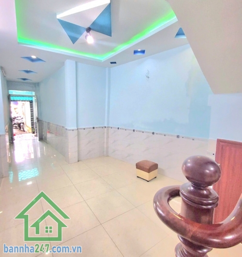 CHỈ 3,65 TỶ – 41m² – HXH ĐỔ CỬA – KHU VIP BÀU CÁT – NHÀ TRỐNG GIAO NGAY 2PN – 2WC – SỔ ĐẸP NỞ HẬU - Kết cấu: 1 trệt – 1 lầu. 2 phòng ngủ – 2 WC – phòng khách – bếp.