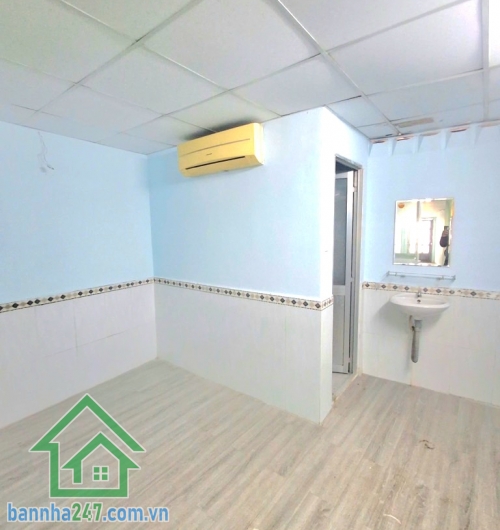 CHỈ 3,65 TỶ – 41m² – HXH ĐỔ CỬA – KHU VIP BÀU CÁT – NHÀ TRỐNG GIAO NGAY 2PN – 2WC – SỔ ĐẸP NỞ HẬU - Kết cấu: 1 trệt – 1 lầu. 2 phòng ngủ – 2 WC – phòng khách – bếp.