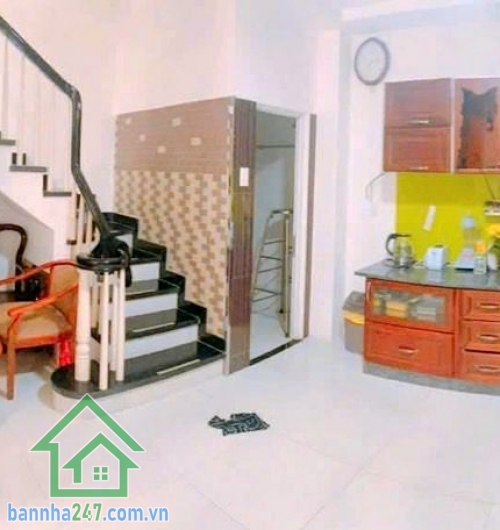 CHỈ 6,4 TỶ – HXH HỒ THỊ KỶ – 5 TẦNG BTCT – DÒNG TIỀN 17TR/THÁNG - TẶNG FULL NỘI THẤT CAO CẤP – TRUNG TÂM Q10 - 3PN – 4WC Diện tích: 23m² (DTSD: 83m²) Kết cấu: 5 tầng BTCT kiên cố – có sân thượng Công năng: 3PN – 4WC – phòng khách – bếp – ban công Tặng nội