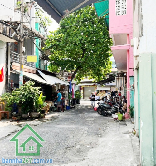 CHỈ 6.9 TỶ – NHÀ 5 TẦNG BTCT – ĐƯỜNG NHỰA 12M – SÁT MẶT TIỀN THÁI PHIÊN, QUẬN 11 - 3 PN, 4 WC  Diện tích: 30m², sổ hồng vuông vức, công chứng ngay. Kết cấu: 1 trệt, lửng, 2 lầu, sân thượng, gồm 3 PN, 4 WC.