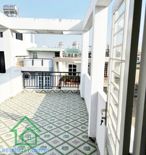 CHỈ 6.9 TỶ – NHÀ 5 TẦNG BTCT – ĐƯỜNG NHỰA 12M – SÁT MẶT TIỀN THÁI PHIÊN, QUẬN 11 - 3 PN, 4 WC  Diện tích: 30m², sổ hồng vuông vức, công chứng ngay. Kết cấu: 1 trệt, lửng, 2 lầu, sân thượng, gồm 3 PN, 4 WC.