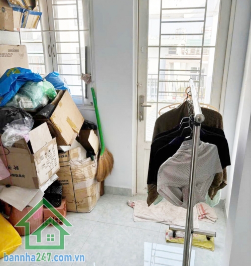 CHỈ 6.9 TỶ – NHÀ 5 TẦNG BTCT – ĐƯỜNG NHỰA 12M – SÁT MẶT TIỀN THÁI PHIÊN, QUẬN 11 - 3 PN, 4 WC  Diện tích: 30m², sổ hồng vuông vức, công chứng ngay. Kết cấu: 1 trệt, lửng, 2 lầu, sân thượng, gồm 3 PN, 4 WC.