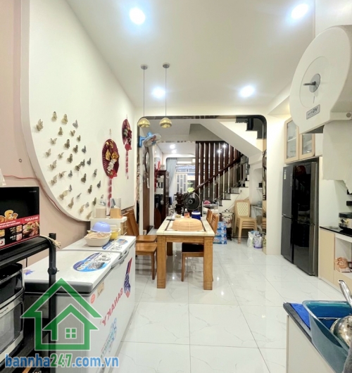CHỈ 6,85 TỶ – NHÀ ĐẸP GÒ DẦU, TÂN PHÚ – HẺM 6M Ô TÔ NGỦ TRONG NHÀ – DT 57,5M² (4x14) – 3 TẦNG – 4 PHÒNG NGỦ, 3 WC Vị trí cực đẹp, hẻm 6m thông thoáng, cách mặt tiền vài bước, kết nối nhanh các trục đường lớn Bình Long, Tân Kỳ Tân Quý.