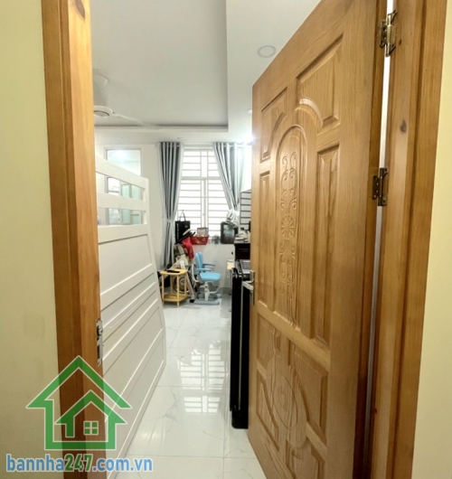 CHỈ 6,85 TỶ – NHÀ ĐẸP GÒ DẦU, TÂN PHÚ – HẺM 6M Ô TÔ NGỦ TRONG NHÀ – DT 57,5M² (4x14) – 3 TẦNG – 4 PHÒNG NGỦ, 3 WC Vị trí cực đẹp, hẻm 6m thông thoáng, cách mặt tiền vài bước, kết nối nhanh các trục đường lớn Bình Long, Tân Kỳ Tân Quý.