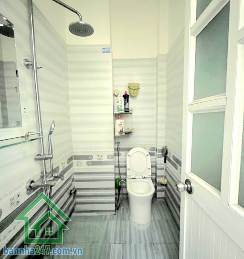 CHỈ 6,85 TỶ – NHÀ ĐẸP GÒ DẦU, TÂN PHÚ – HẺM 6M Ô TÔ NGỦ TRONG NHÀ – DT 57,5M² (4x14) – 3 TẦNG – 4 PHÒNG NGỦ, 3 WC Vị trí cực đẹp, hẻm 6m thông thoáng, cách mặt tiền vài bước, kết nối nhanh các trục đường lớn Bình Long, Tân Kỳ Tân Quý.