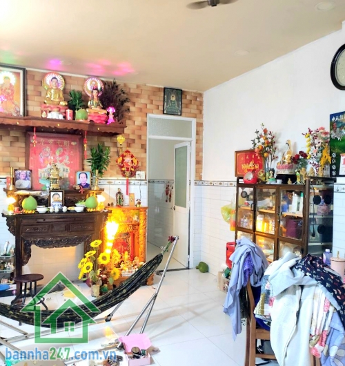 CHỈ 7,4 TỶ – LẠC LONG QUÂN – QUẬN 11 - DT 67M² (4 x 17) – 2 TẦNG – 5PN – HẺM 3 GÁC Thông tin chi tiết: • Diện tích: 4m x 17m – công nhận đủ 67m² • Kết cấu: 1 trệt + 1 lầu • Công năng hiện tại: 5 PN – 2 WC 