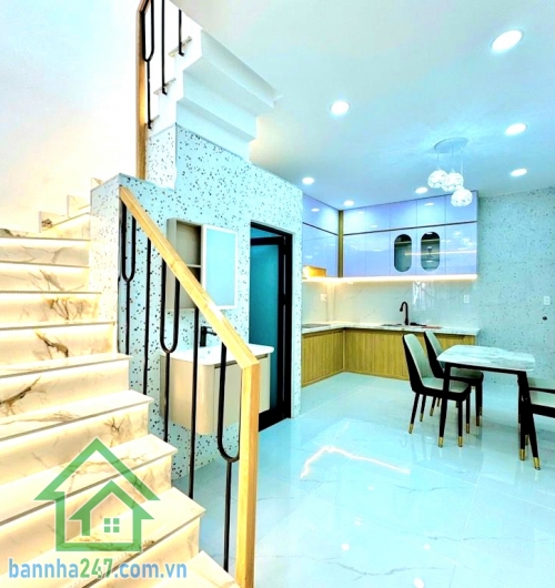 CHỈ 4,95 TỶ – SIÊU PHẨM HẺM XE HƠI – FULL NỘI THẤT CAO CẤP NHÀ ĐẸP 2 TẦNG BTCT – DỌN VÀO Ở NGAY • Diện tích: 38m² – sổ vuông vức• Kết cấu: 2 tầng BTCT kiên cố 