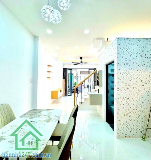 CHỈ 4,95 TỶ – SIÊU PHẨM HẺM XE HƠI – FULL NỘI THẤT CAO CẤP NHÀ ĐẸP 2 TẦNG BTCT – DỌN VÀO Ở NGAY • Diện tích: 38m² – sổ vuông vức• Kết cấu: 2 tầng BTCT kiên cố 