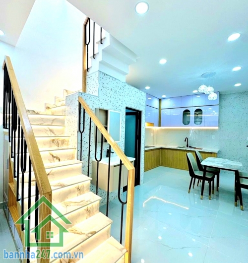 CHỈ 4,95 TỶ – SIÊU PHẨM HẺM XE HƠI – FULL NỘI THẤT CAO CẤP NHÀ ĐẸP 2 TẦNG BTCT – DỌN VÀO Ở NGAY • Diện tích: 38m² – sổ vuông vức• Kết cấu: 2 tầng BTCT kiên cố 