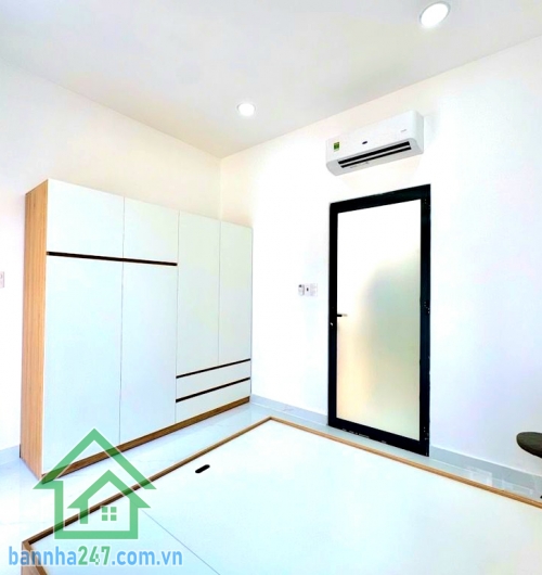 CHỈ 4,95 TỶ – SIÊU PHẨM HẺM XE HƠI – FULL NỘI THẤT CAO CẤP NHÀ ĐẸP 2 TẦNG BTCT – DỌN VÀO Ở NGAY • Diện tích: 38m² – sổ vuông vức• Kết cấu: 2 tầng BTCT kiên cố 