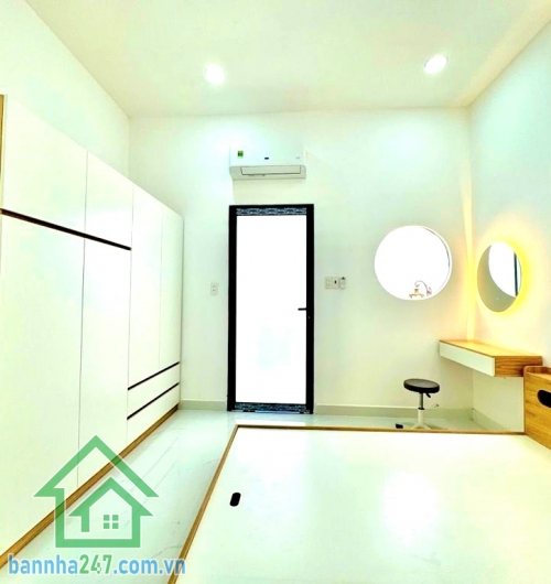 CHỈ 4,95 TỶ – SIÊU PHẨM HẺM XE HƠI – FULL NỘI THẤT CAO CẤP NHÀ ĐẸP 2 TẦNG BTCT – DỌN VÀO Ở NGAY • Diện tích: 38m² – sổ vuông vức• Kết cấu: 2 tầng BTCT kiên cố 