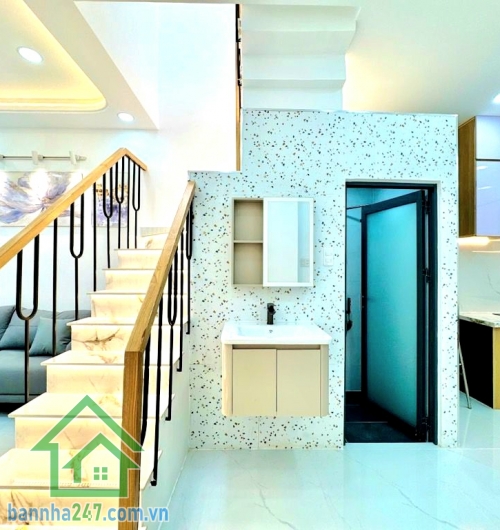 CHỈ 4,95 TỶ – SIÊU PHẨM HẺM XE HƠI – FULL NỘI THẤT CAO CẤP NHÀ ĐẸP 2 TẦNG BTCT – DỌN VÀO Ở NGAY • Diện tích: 38m² – sổ vuông vức• Kết cấu: 2 tầng BTCT kiên cố 