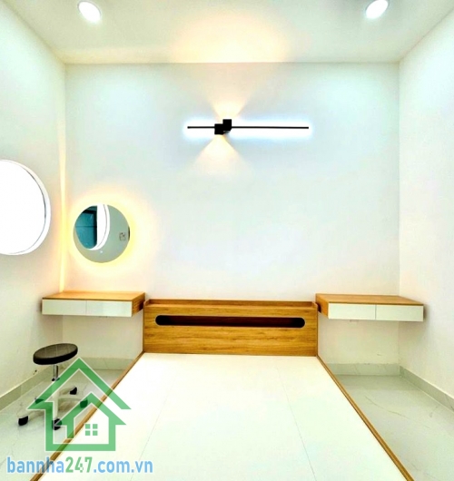 CHỈ 4,95 TỶ – SIÊU PHẨM HẺM XE HƠI – FULL NỘI THẤT CAO CẤP NHÀ ĐẸP 2 TẦNG BTCT – DỌN VÀO Ở NGAY • Diện tích: 38m² – sổ vuông vức• Kết cấu: 2 tầng BTCT kiên cố 