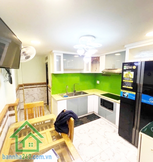CHỈ 8,18 TỶ – NHÀ 5 TẦNG BTCT – HẺM 4M HỒ THỊ KỶ – QUẬN 10 – TRUNG TÂM ẨM THỰC VÀ HOA Diện tích: 3,3 x 10m, diện tích sử dụng 165m² Kết cấu: 5 tầng kiên cố, 5PN - 4WC. 