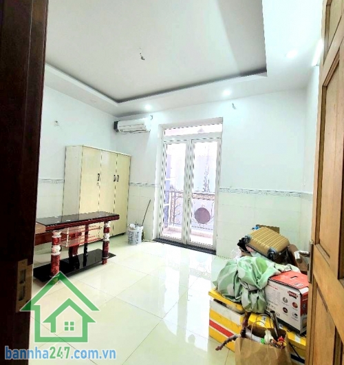 CHỈ 5,8 TỶ – SIÊU PHẨM 4 TẦNG – HẺM 7M – GẦN AEON MALL - DT: 42m² (4x11)m – 4PN – 4WC – BTCT kiên cố Nhà 4 tầng BTCT, xây kiên cố – 4PN, 4WC, ban công thoáng.