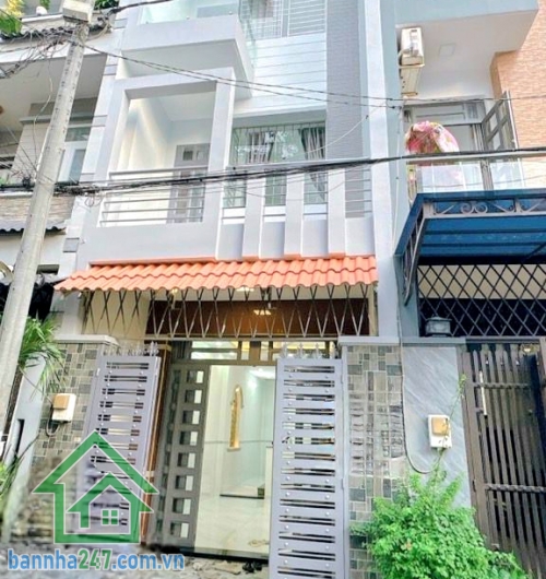 CHỈ 5.95 TỶ – NHÀ ĐẸP – HẺM Ô TÔ NGỦ TRONG NHÀ – KHU VIP PHÂN LÔ – GẦN LÊ VĂN QUỚI – 4 TẦNG – DT 52M² - 4PN – 3WC DT: 4 × 13m (52m²) Kết cấu: 1 trệt – 2 lầu – sân thượng, PK rộng để ô tô ngủ trong nhà, 4PN – 3WC, giếng trời thoáng. 