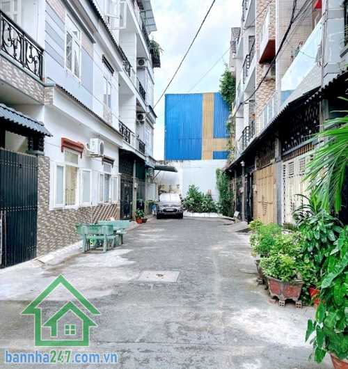 CHỈ 5.95 TỶ – NHÀ ĐẸP – HẺM Ô TÔ NGỦ TRONG NHÀ – KHU VIP PHÂN LÔ – GẦN LÊ VĂN QUỚI – 4 TẦNG – DT 52M² - 4PN – 3WC DT: 4 × 13m (52m²) Kết cấu: 1 trệt – 2 lầu – sân thượng, PK rộng để ô tô ngủ trong nhà, 4PN – 3WC, giếng trời thoáng. 