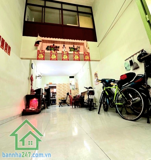 CHỈ 5,3 TỶ – HẺM Ô TÔ – GẦN MẶT TIỀN – GIÁP TÂN BÌNH & Q11 – GẦN LUỸ BÁN BÍCH – 47M² – NGANG 3.9M – 2 TẦNG – CÓ CỬA HẬU - 2 PN – 2 WC Vị trí siêu đẹp: * Hẻm ô tô rộng rãi, cách mặt tiền vài bước chân