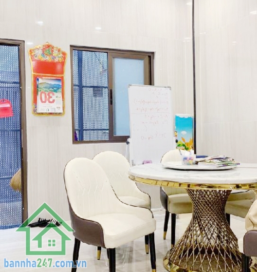 CHỈ 18,3 TỶ – NHÀ MỚI MẶT TIỀN ĐƯỜNG TRUNG TÂM QUẬN 11 – 4 TẦNG – 4PN, 5WC  Diện tích: 57m² (3.65 x 13m), sổ vuông vức. Kết cấu: 1 trệt, 3 lầu, gồm 4PN, 5WC
