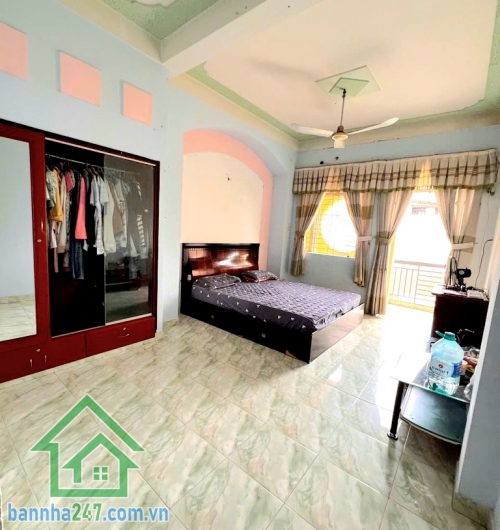 CHỈ 10,5 TỶ - MTKD BÁC ÁI – KHU VIP TÂN PHÚ – HIẾM NHÀ BÁN – 66,1M² – 4 TẦNG – 4PN – 5WC Diện tích: (4 x 17.7)m — công nhận đủ 66,1m², vuông vức hiếm. Kết cấu: 1 trệt – 2 lầu – sân thượng, gồm 4PN, 5WC, phòng thờ… thiết kế kiên cố, công năng chuẩn. Vị trí
