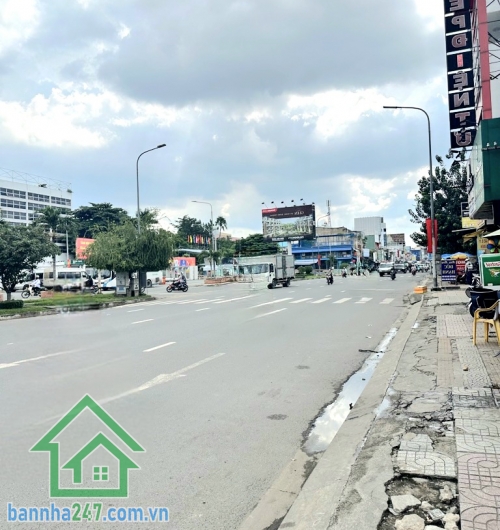 CHỈ 24 TỶ – MTKD HUYẾT MẠCH TÂN BÌNH – NGAY TRUNG TÂM TRIỂN LÃM – DÒNG TIỀN 40TR/THÁNG! Diện tích 108m² (3.6 x 30) – nhà 4 tầng (1 trệt 3 lầu) kiên cố. Đang cho thuê hợp đồng 6 năm, dòng tiền 40 triệu/tháng, mua là có thu nhập ngay!
