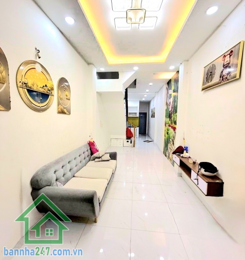 CHỈ 4,35 TỶ (TL) – HẺM 4M – GẦN NHÀ THỜ TÂN HƯƠNG – 2 TẦNG – 2PN – 3WC – CÁCH 3 CĂN RA MẶT TIỀN Vị trí đẹp – cực kỳ thuận tiện: Hẻm 4m sạch sẽ, cách mặt tiền căn