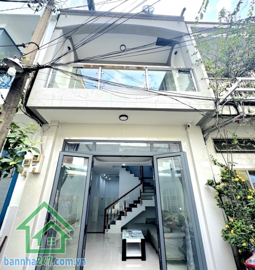 CHỈ 6,8 TỶ – NHÀ ĐẸP 2 TẦNG NGAY BÀNH VĂN TRÂN – KDC YÊN TĨNH – DT: 42M² (4,1 X 10)M – 2PN, 2WC * Kết cấu: 1 trệt, 1 lầu, gồm 2PN, 2WC, nhà đẹp hoàn công chuẩn