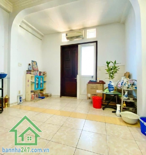 NHỈNH 8 TỶ - NHÀ ĐẸP Ở NGAY – HỒ ĐỨC DI, TÂN PHÚ * DT: 60m² (4x15)m, 3 tầng BTCT kiên cố. * Thiết kế: 4PN – 5WC – giếng trời thoáng mát. * Hẻm nhựa 8m – ô tô ngủ trong nhà. 