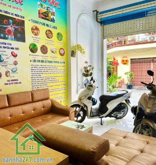 NHỈNH 8 TỶ - NHÀ ĐẸP Ở NGAY – HỒ ĐỨC DI, TÂN PHÚ * DT: 60m² (4x15)m, 3 tầng BTCT kiên cố. * Thiết kế: 4PN – 5WC – giếng trời thoáng mát. * Hẻm nhựa 8m – ô tô ngủ trong nhà. 