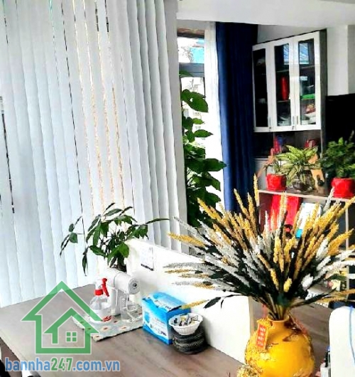 CHỈ 5,7 TỶ – NHÀ MỚI 3 TẦNG BTCT – HXH VƯỜN LÀI, TÂN PHÚ - DT: 33,5M² (4.1x8)M Nở hậu Diện tích: 33,5m² (4.1m x 8m nở hậu) Kết cấu: 1 trệt, 2 lầu, 3 tầng kiên cố