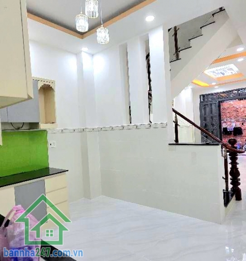 CHỈ 4,98 TỶ – NHÀ 2 TẦNG ĐẸP LUNG LINH – HXH – VÀI BƯỚC RA MẶT TIỀN – 48M² (4x12)m – 2PN, 2WC Vị trí đỉnh: Cuối đường Nguyễn Sơn, thông nhanh Lê Thúc Hoạch, chỉ vài bước ra mặt tiền. Khu dân cư an ninh, tiện ích bủa vây, di chuyển siêu thuận lợi.