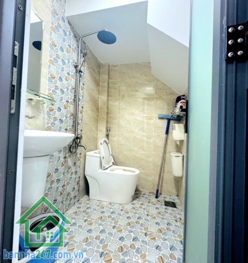 CHỈ 5,2 TỶ - NHÀ ĐẸP HƯƠNG LỘ 2 – DT 46m² (4 x 11,5) – 4 TẦNG – 4PN – 4WC – TẶNG FULL NỘI THẤT – SỔ VUÔNG A4 Nhà vào ở ngay: Kết cấu 1 trệt – 2 lầu – mái bê tông.