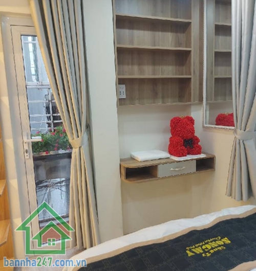 CHỈ 2.6 TỶ TL - NHÀ 3 TẦNG MỚI ĐẸP – FULL NỘI THẤT. DT: 12m² (công nhận đủ) – xây full, hoàn công 3 tầng. 1 trệt 2 lầu BTCT kiên cố, gồm 2PN – 3WC, ban công thoáng.