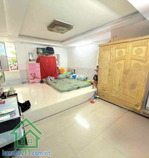 CHỈ 6,2 TỶ – CHDV 3 TẦNG – HẺM 4M GẦN MẶT TIỀN BÌNH TRỊ ĐÔNG. 5PN, 5WC, bếp riêng từng phòng. DT: 4x16m Kết cấu: 1 trệt 2 lầu – gồm 5 phòng, 5WC riêng, bếp riêng. 