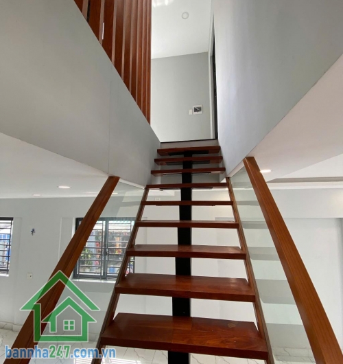 BÁN GẤP NHÀ HẺM 1 SẸC LÊ VĂN QUỚI – 5PN – SÁT CHỢ – GIÁ CHỈ 5.29 TỶ Nhà đẹp – vào ở ngay – sát chợ Lê Văn Quới – Bình Tân. Diện tích lớn: 5 x 20m – sổ vuông vức.