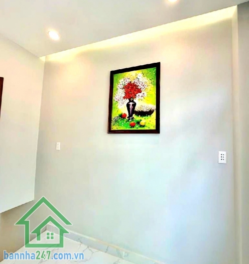  TỶ - NHÀ XE HƠI ĐỖ CỬA – ĐƯỜNG SỐ 6 – QUẬN BÌNH TÂN - NHÀ MỚI ĐẸP 100% – FULL NỘI THẤT – XEM NHÀ 24/24 Diện tích: 19m² (5 x 4,5)m Kết cấu: 2 tầng BTCT kiên cố - 2PN - WC