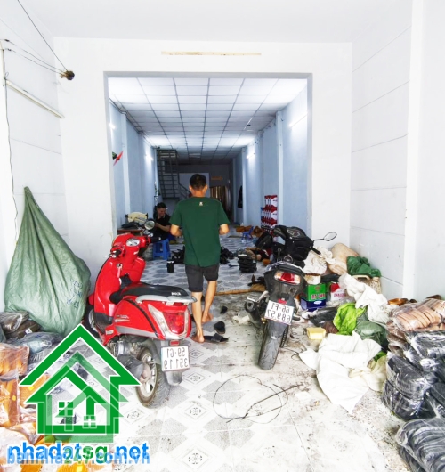 CHỈ 7 TỶ - MTKD ĐƯỜNG XE TẢI – SÁT QL1A – 100M² –  P. Bình Hưng Hòa A, Q. Bình Tân – Giáp Tân Phú, Ngã Tư Bốn Xã. DT: 4 x 25m, nở hậu – Nhà cấp 4, tiện sửa hoặc xây mới. Đường hiện hữu xe tải 8m thông, cách QL1A ~50m.