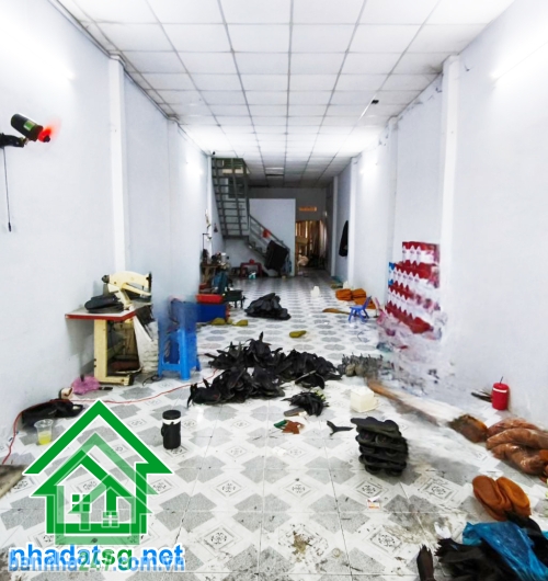 CHỈ 7 TỶ - MTKD ĐƯỜNG XE TẢI – SÁT QL1A – 100M² –  P. Bình Hưng Hòa A, Q. Bình Tân – Giáp Tân Phú, Ngã Tư Bốn Xã. DT: 4 x 25m, nở hậu – Nhà cấp 4, tiện sửa hoặc xây mới. Đường hiện hữu xe tải 8m thông, cách QL1A ~50m.