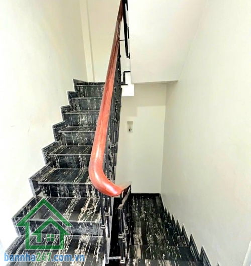 CHỈ 5,2 TỶ – HXH NHỰA THÔNG – TÂN SƠN NHÌ, TÂN PHÚ - NHÀ 5 TẦNG – Ô TÔ QUA NHÀ – DỌN Ở NGAY - 2PN + 3WC • DT: 27m² – ngang 3,8m x 7m • Kết cấu: 5 tầng BTCT kiên cố