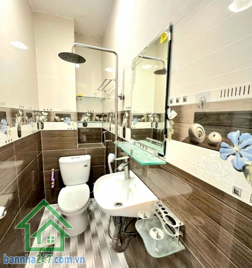 CHỈ 5,2 TỶ – HXH NHỰA THÔNG – TÂN SƠN NHÌ, TÂN PHÚ - NHÀ 5 TẦNG – Ô TÔ QUA NHÀ – DỌN Ở NGAY - 2PN + 3WC • DT: 27m² – ngang 3,8m x 7m • Kết cấu: 5 tầng BTCT kiên cố