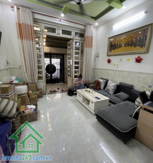CHỈ 4.3 TỶ – NHÀ 3 TẦNG BTCT – GIÁP LÊ THÚC HOẠCH, TÂN HƯƠNG – KHU DÂN CƯ ĐÔNG ĐÚC * DT: 4x11.5m vuông vức. * Kết cấu: trệt, lầu, sân thượng – 2PN, 2WC. * Hẻm 3 gác. 