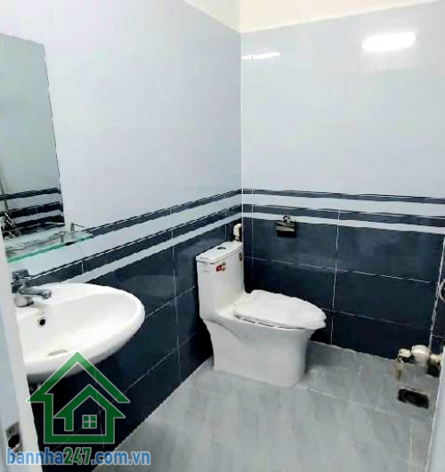 NHỈNH 7 TỶ – MẶT TIỀN KINH DOANH – LÔ GÓC 3 MẶT THOÁNG - NGANG GẦN 5M – SẴN DÒNG TIỀN – SỔ VUÔNG HIẾM Thông tin chi tiết: • Diện tích: 58m² – ngang gần 5m