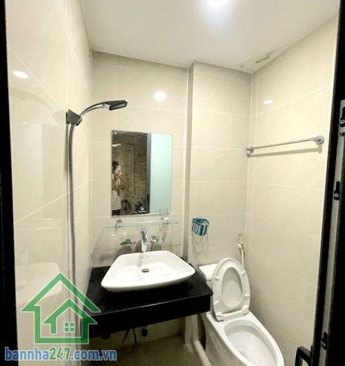 CHỈ 13,x TỶ – NHÀ 4 TẦNG MỚI ĐẸP – HXH TỚI NHÀ – KHU VIP SÂN BAY TÂN SƠN NHẤT - 3PN rộng – 4WC * Diện tích: 56m² * Kết cấu: 4 tầng * Công năng: 3PN rộng – 4WC