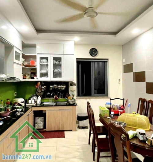CHỈ 13,x TỶ – NHÀ 4 TẦNG MỚI ĐẸP – HXH TỚI NHÀ – KHU VIP SÂN BAY TÂN SƠN NHẤT - 3PN rộng – 4WC * Diện tích: 56m² * Kết cấu: 4 tầng * Công năng: 3PN rộng – 4WC