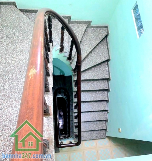 CHỈ 15,2 TỶ - NHÀ 4 TẦNG BTCT – 7 PHÒNG CHO THUÊ – DÒNG TIỀN 43–45 TRIỆU/THÁNG- SÁT SÂN BAY TÂN SƠN NHẤT – 3 CĂN RA ĐƯỜNG LỚN KẾT NỐI GA T1 – T3 - Vị trí cực hiếm: Hẻm 5m thông, xe hơi đậu cửa. Chỉ 3 căn ra đường lớn, kết nối nhanh Cộng Hoà – Thăng Long 